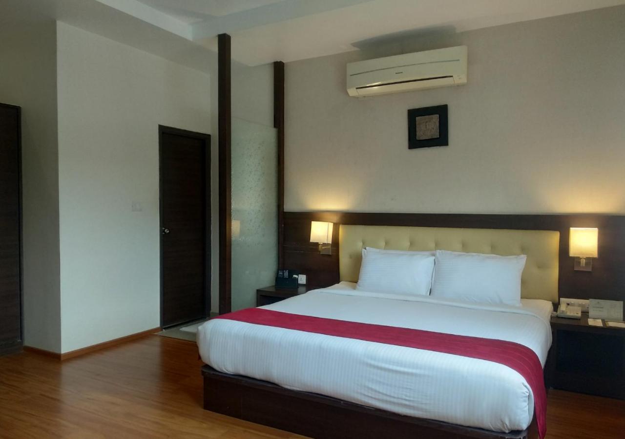 Grand Arcadia Hotel Tiruchirappalli Exterior photo